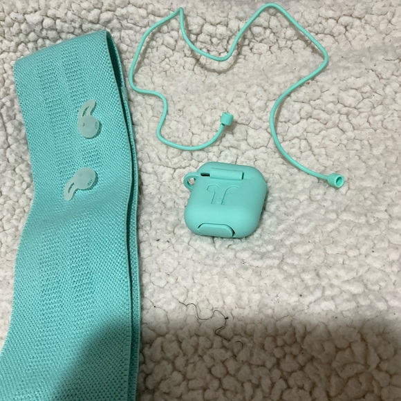 AirPods case, strap and grip tips - Picture 2 of 2